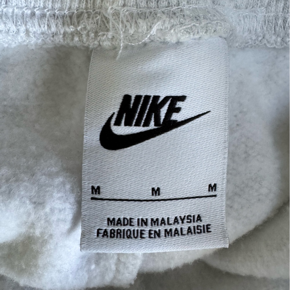 Nike Women's Lite Gray Wide-Leg Track Pants - Picture 7 of 11
